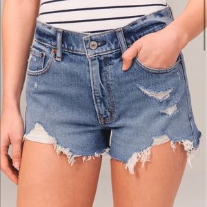 ABERCROMBIE & FITCH ‘The Mom Shorts’ Mid Rise in Medium Destroy Size 27